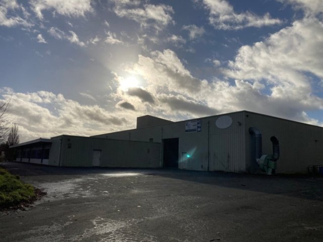 Local d’activité en Bretagne arrière du local