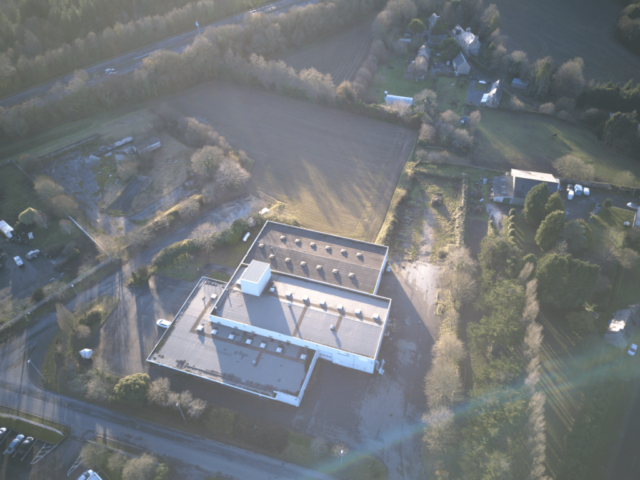 Local d’activité en Bretagne vue du haut angle 3