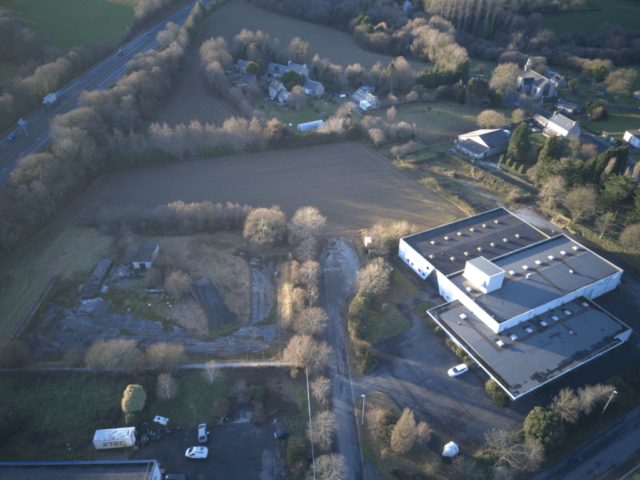 Local d’activité en Bretagne vue du haut angle 4