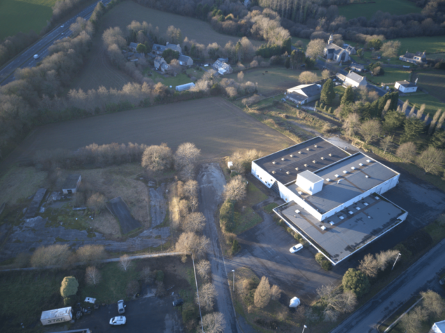 Local d’activité en Bretagne vue du haut angle 5