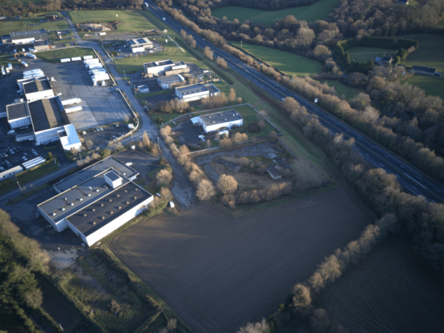 Local d’activité en Bretagne vue du haut angle 7