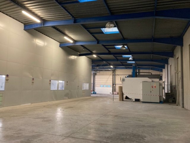 autre vue d'un grand esapce dans l'usine