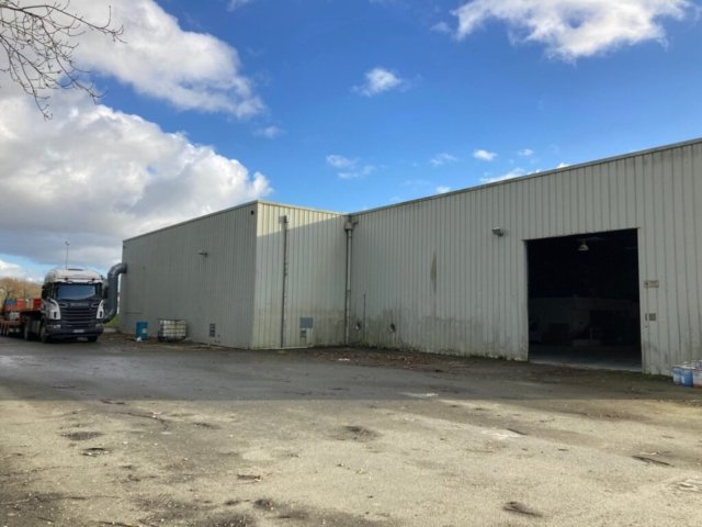 ocal d’activité en Bretagne arrière du local 2