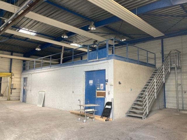 salle 3 avec terrasse sur le dessu